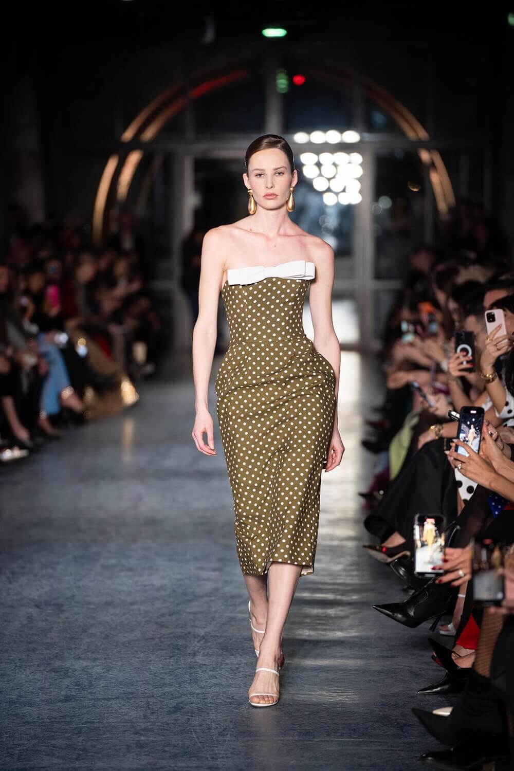glamland fashion show dress Pamella Roland Shines at NYFW with Art-Inspired Spring/Summer 2026
